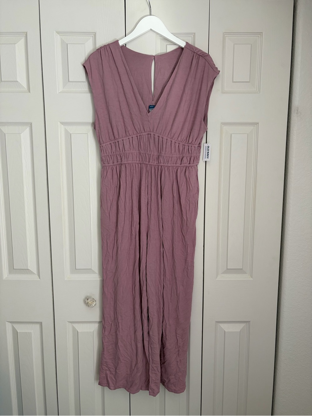 NWT Old Navy Mauve Sleeveless V-Neck Jumpsuit Deep V Neck Pockets Large Petite